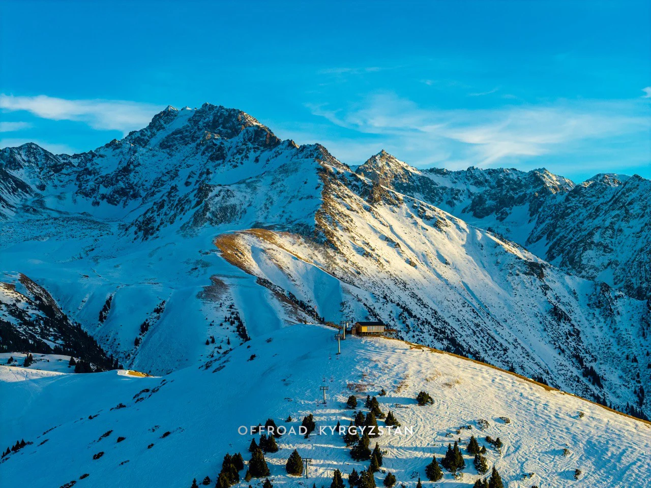 Ski and snowboard adventure tour in Karakol: drone view of the 3040m mountain top with panoramic views.